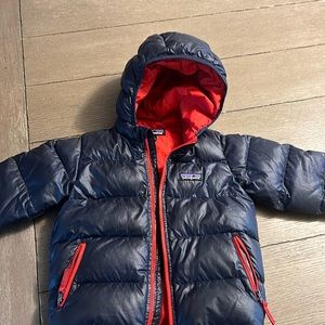 Patagonia Hi-Loft Down Sweater hoody size 3T. 700-fill